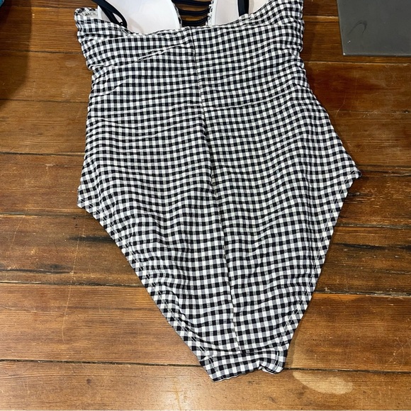 Time and Tru Black and White Checkered Swimsuit - Picture 5 of 6